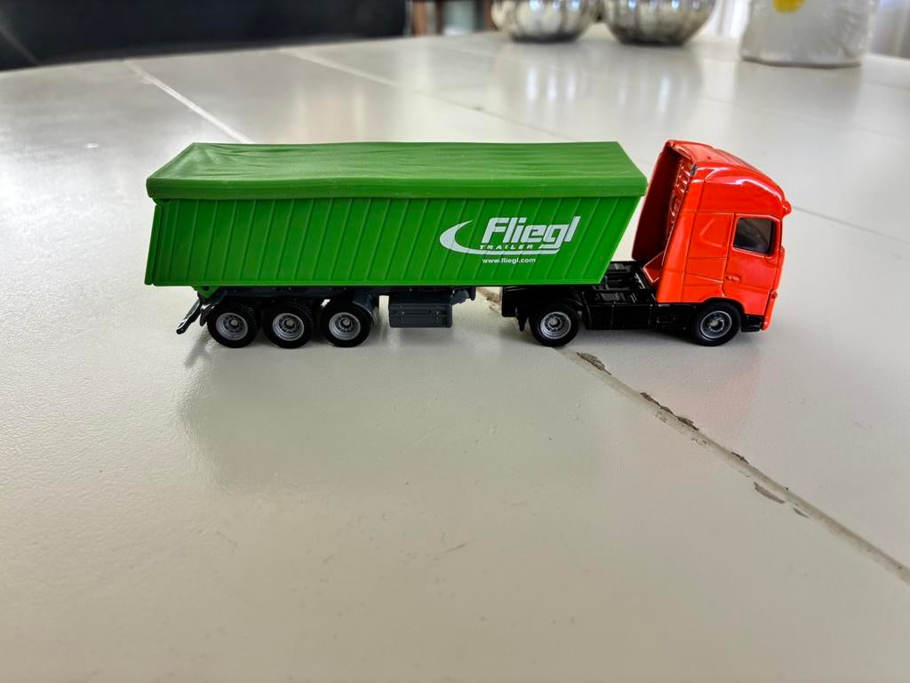 Siku Volvo met Fliegl trailer, Ophalen of Verzenden, Zo goed als nieuw, Bus of Vrachtwagen