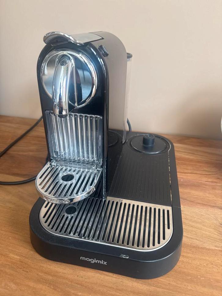 Magimix Nespresso apparaat, Witgoed en Apparatuur, Koffiezetapparaten, Gebruikt, Koffiepads en cups, Espresso apparaat, Afneembaar waterreservoir