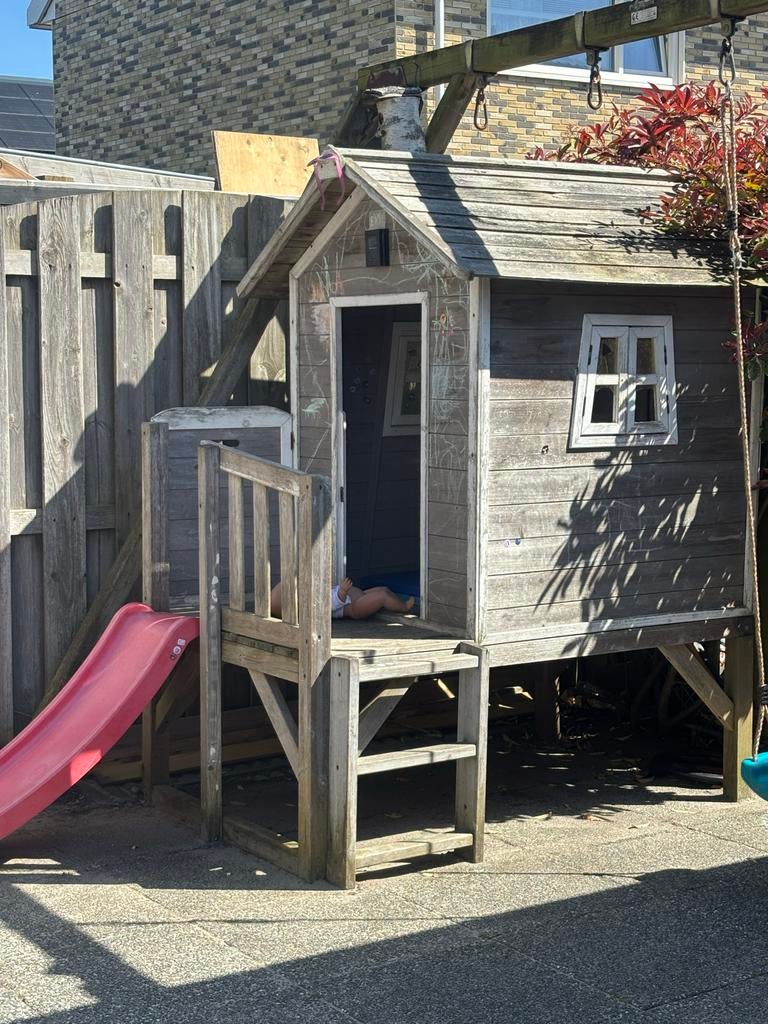 Houten speelhuisje met glijbaan, Kinderen en Baby's, Speelgoed | Buiten | Speelhuisjes, Ophalen, Gebruikt, Hout