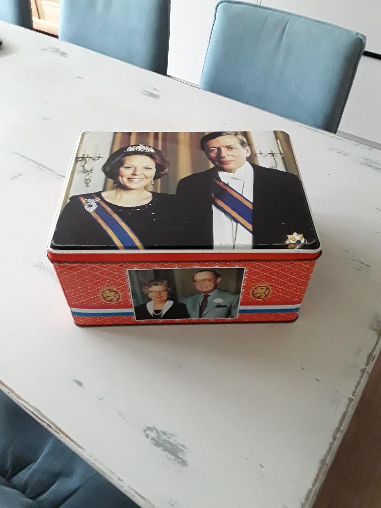 groot blik Beatrix & Claus. Juliana & Bernard. Regentes Emma, Verzamelen, Ophalen of Verzenden, Gebruikt, Overige, Overige merken