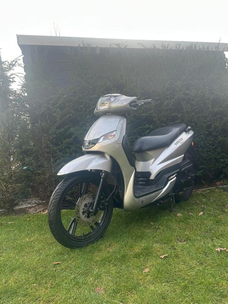 Peugeot Tweet | 2018 | 9.000 km | Rijdt goed, Fietsen en Brommers, Scooters | Peugeot, Gebruikt, Overige modellen, Maximaal 25 km/u