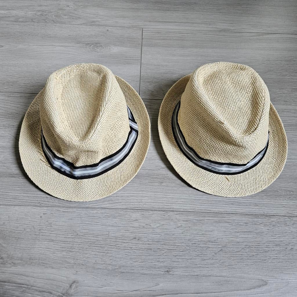 Opruiming: Twee strooien hoeden met band, Kinderen en Baby's, Kinderkleding | Petten en Hoeden, Ophalen of Verzenden