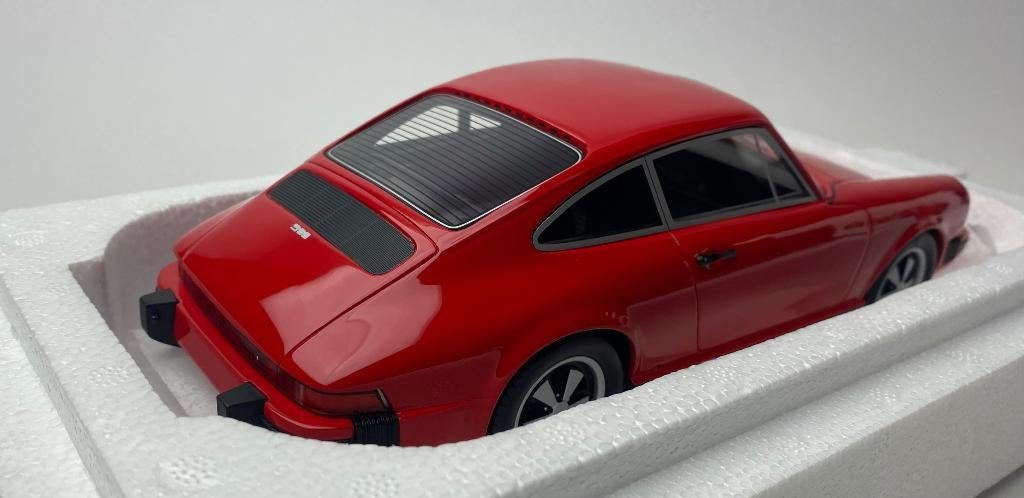Schuco Pro18 1:18 Porsche 911 Coupé (1977), rood, Hobby en Vrije tijd, Modelauto's | 1:18, Overige merken, -, Nieuw, Ophalen of Verzenden