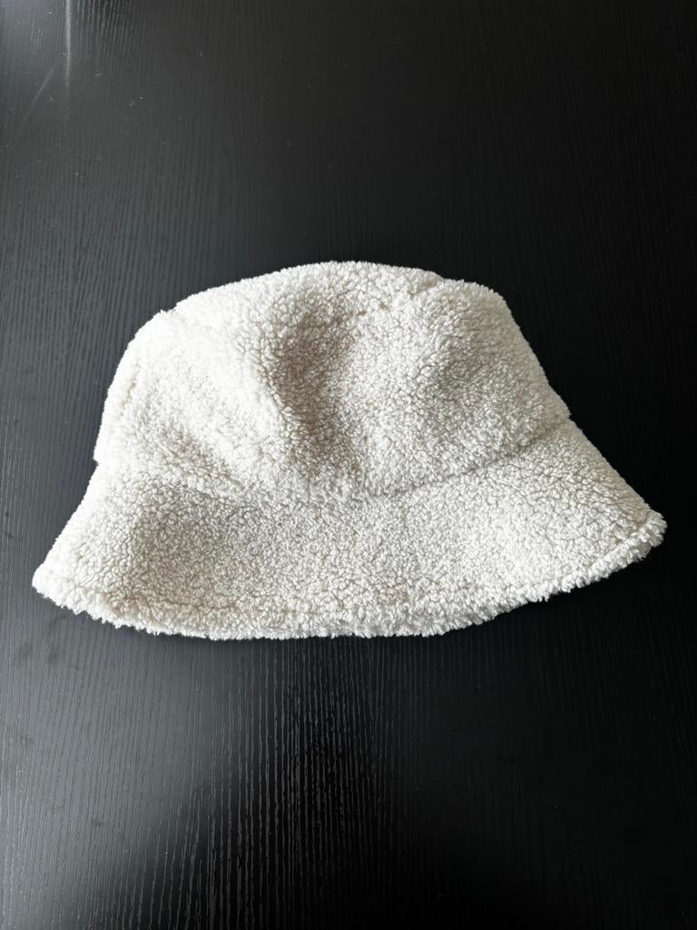 Crème teddy hoedje van de Zara, Ophalen of Verzenden, Zo goed als nieuw, One size fits all, Hoed