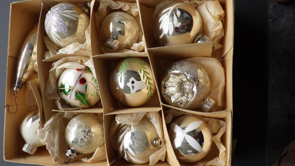 oude kerstballen in de kleur zilver/wit, Ophalen of Verzenden, Gebruikt