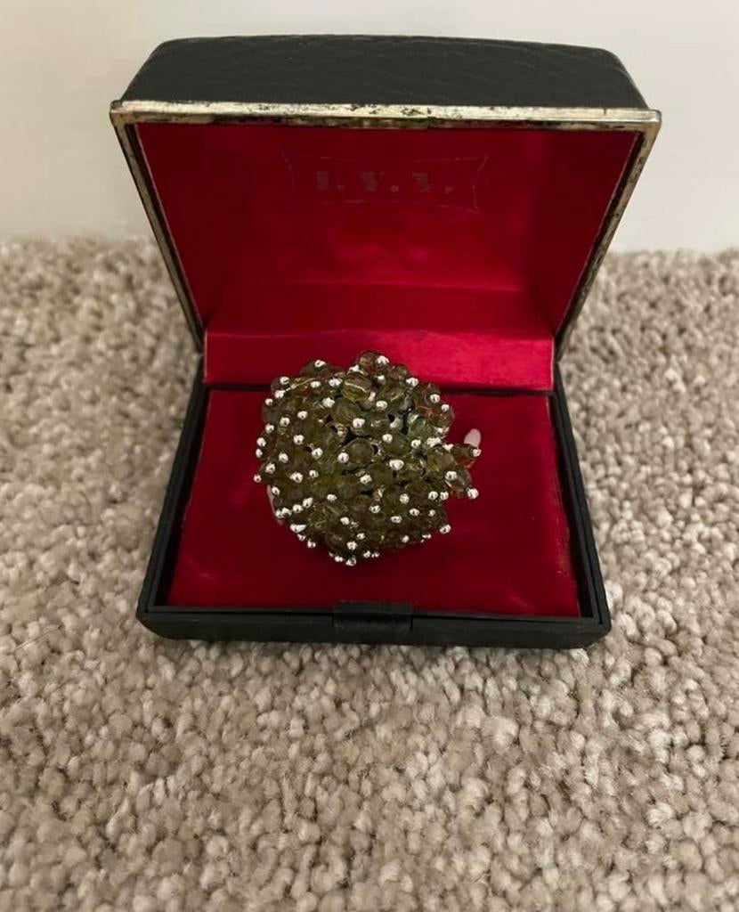 Mooie  Broche met Groene stenen., Overige materialen, 4 tot 7 cm, Gebruikt, Ophalen of Verzenden