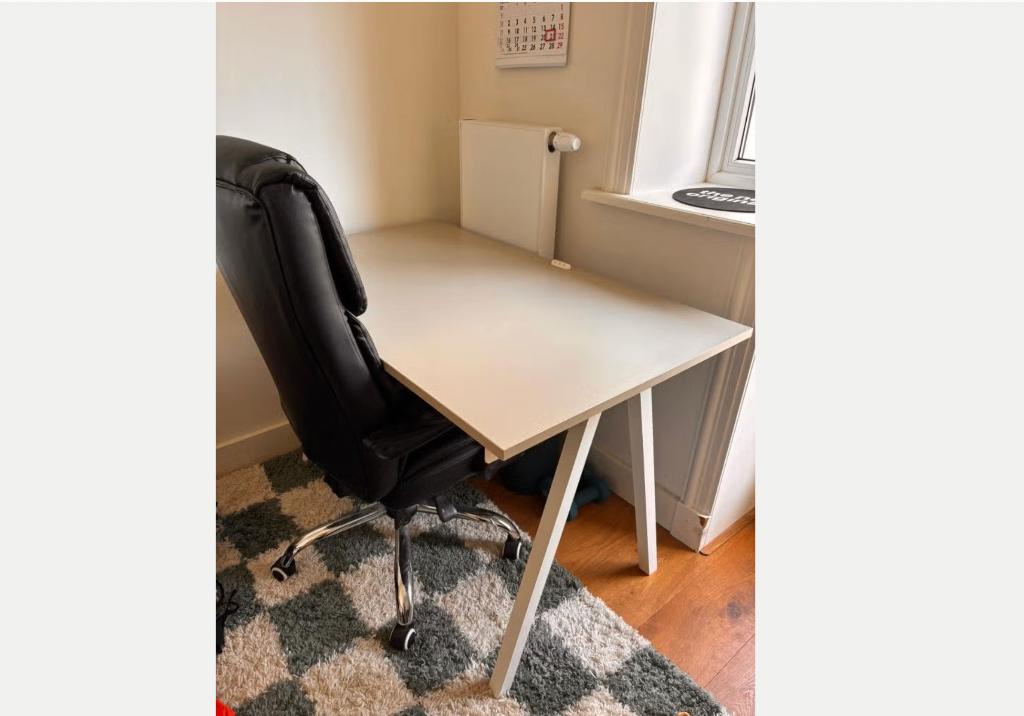 Grey Work Office Table Tafel, Huis en Inrichting, Bureaus, Ophalen