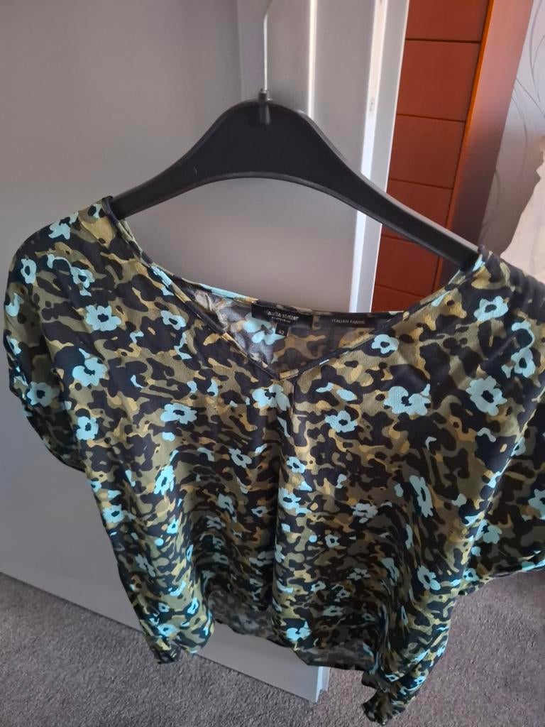 Shirt van Claudia Strater maat 42 legergroen met blauw, Kleding | Dames, Badmode en Zwemkleding, Ophalen of Verzenden, Zo goed als nieuw