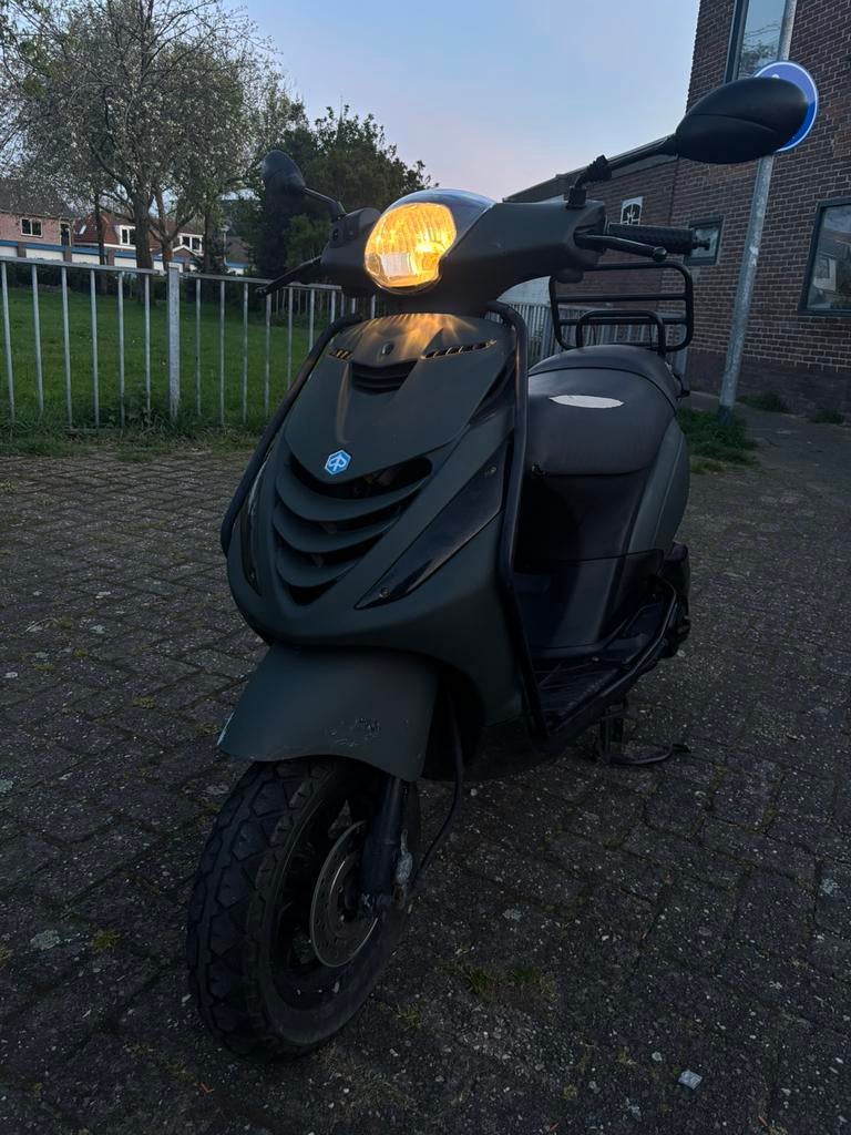 Zip Scooter Geel Kenteken, Fietsen en Brommers, Ophalen, Maximaal 45 km/u, Zip, Zo goed als nieuw