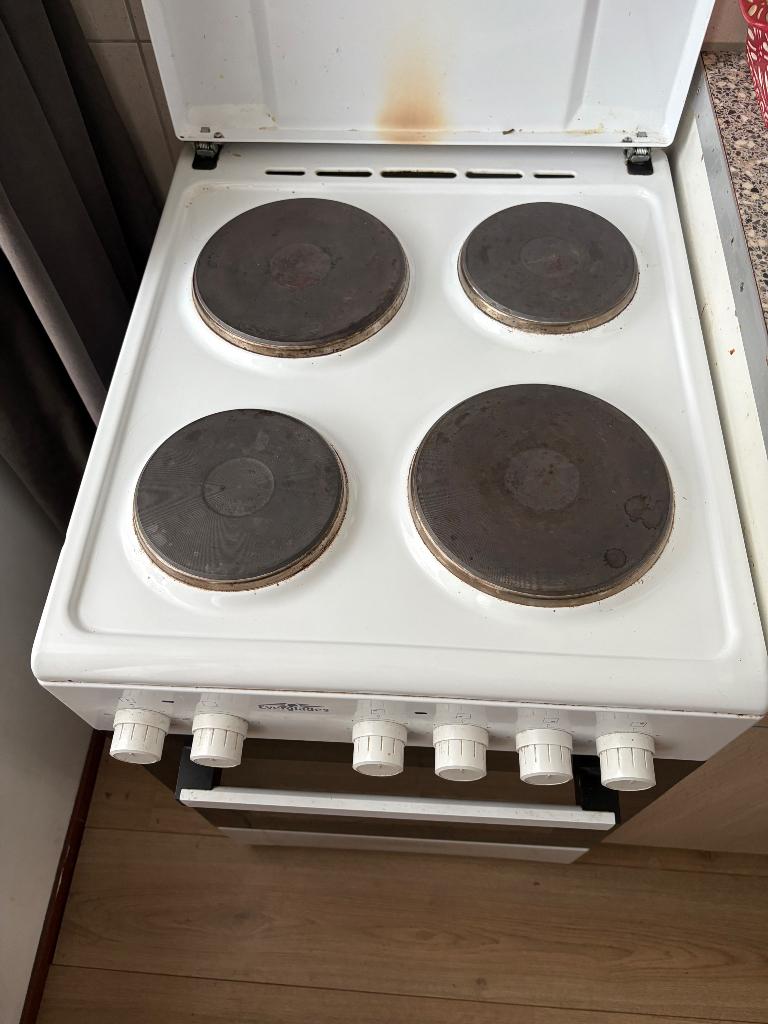 Fornuis, Witgoed en Apparatuur, Fornuizen, Gebruikt, Vrijstaand, Elektrisch, 4 kookzones, 85 tot 90 cm, Ophalen