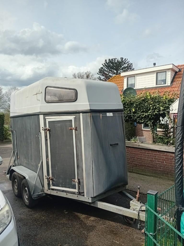 tekoop 2  paards hotra trailer, Ophalen of Verzenden, Gebruikt, Hout, 2-paards trailer