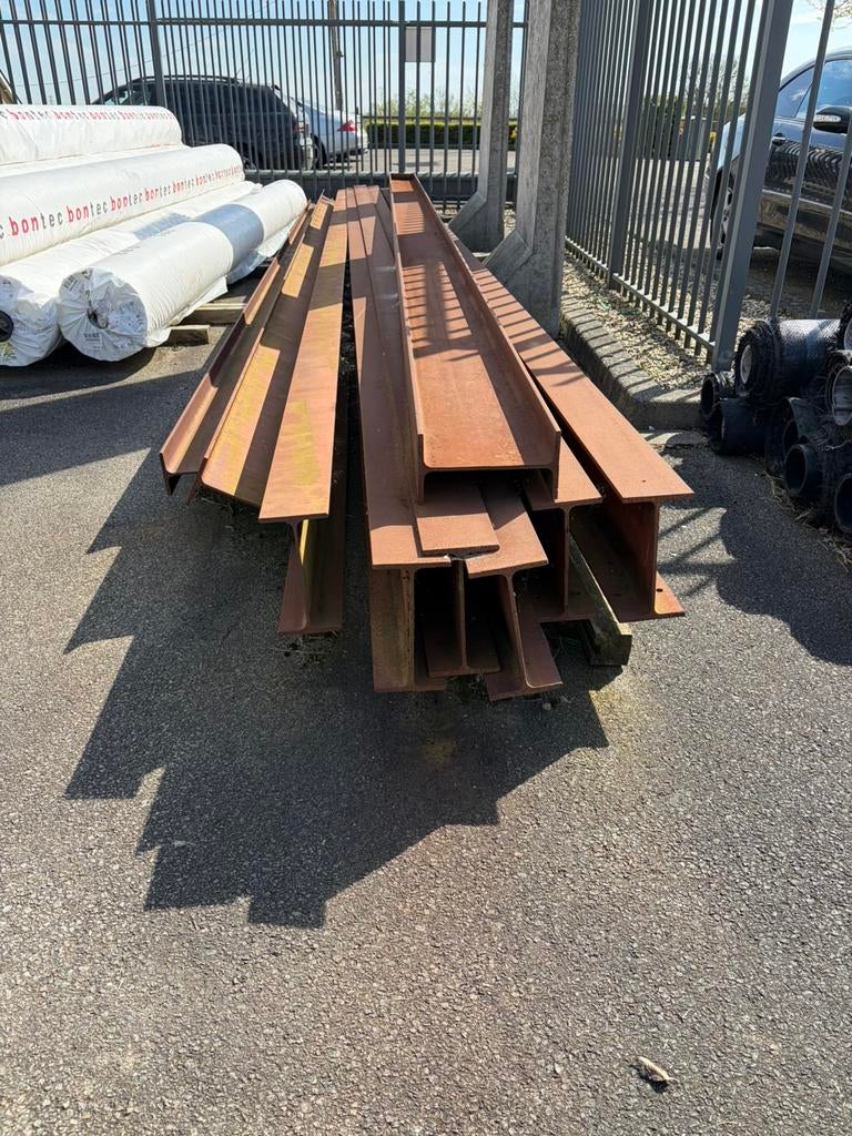 Partij IPE staal 240 9 lengtes ca 8 meter, Ophalen, Zo goed als nieuw