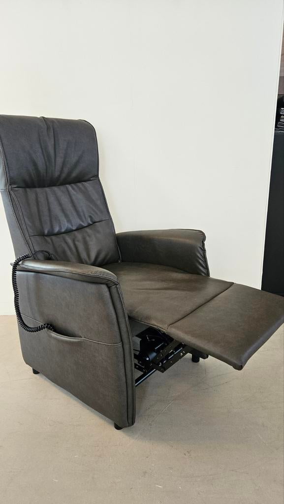 De toekomst sta op stoel/ fauteuil bij Zitgemak in joure, Ophalen of Verzenden, Zo goed als nieuw, 50 tot 75 cm, Leer