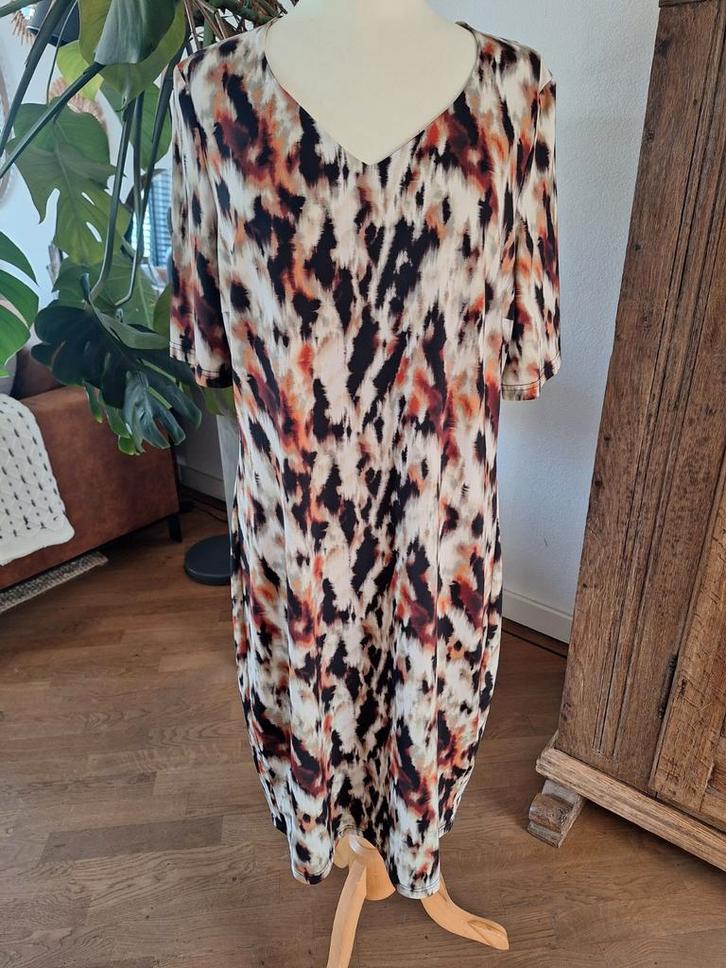 Zgan, prachtige jurk &Co Woman, XL, Kleding | Dames, Jurken, Zo goed als nieuw, Maat 42/44 (L), Beige, Onder de knie, Ophalen of Verzenden