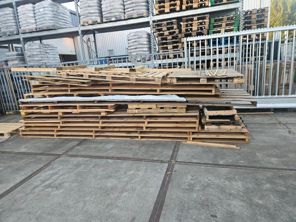 Gratis af te halen: Oude pallets voor stook- of knutselhout, Ophalen, Gebruikt, Overige houtsoorten, Pallet