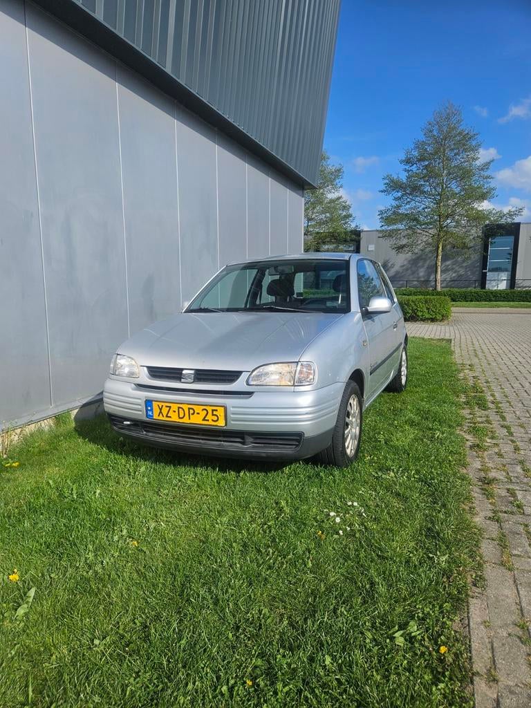Seat aroza met nap 128000 km gelopen eventueel metnieuwe apk, Voorwielaandrijving, 4 cilinders, Handgeschakeld, Particulier