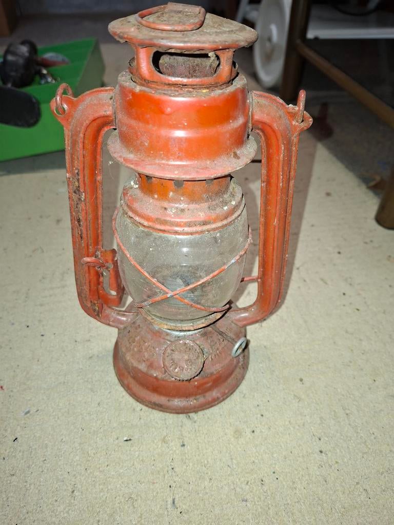 Antieke olielamp - Vintage rode stormlamp, Antiek en Kunst, Antiek | Lampen, Ophalen of Verzenden