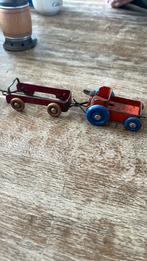 Metaal trekkertje met aanhanger met houten wieltjes, Antiek en Kunst, Antiek | Speelgoed, Ophalen of Verzenden