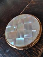 Parelmoer poederdoos, Verzenden