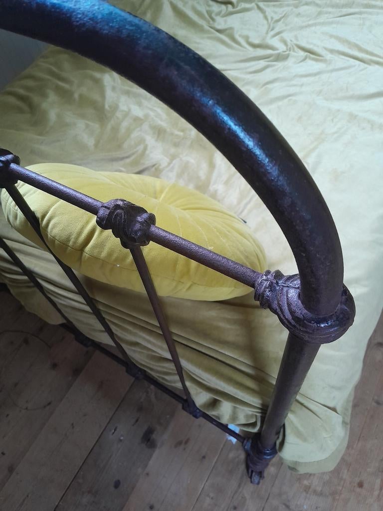 Brocant ziekenhuisbed, Ophalen
