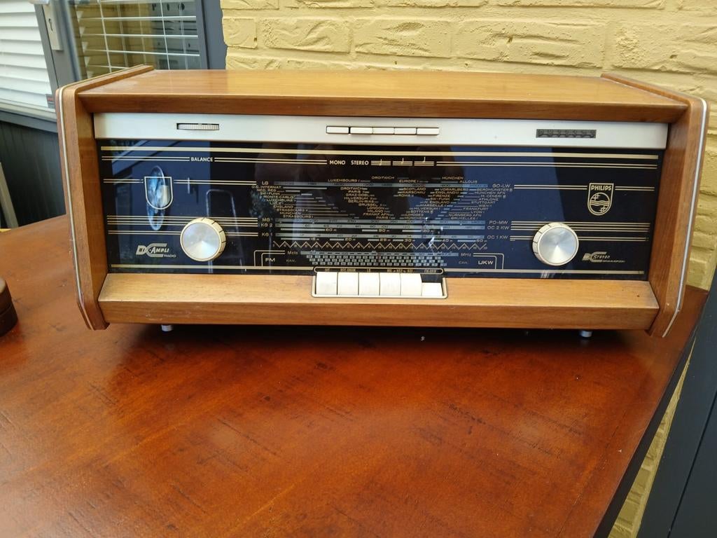 Originele oude radio., Ophalen