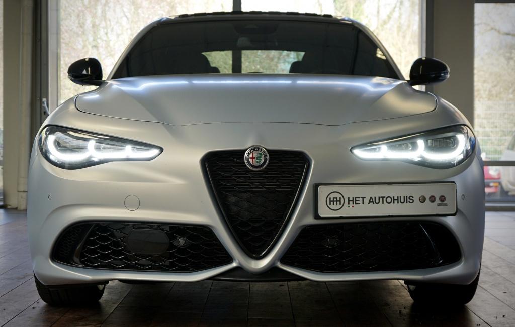 Alfa Romeo Giulia 2.0 T GME AWD Competitzione | Ragazzon | Q, Auto's, Alfa Romeo, Leder, Bedrijf, 1600 kg, Sedan