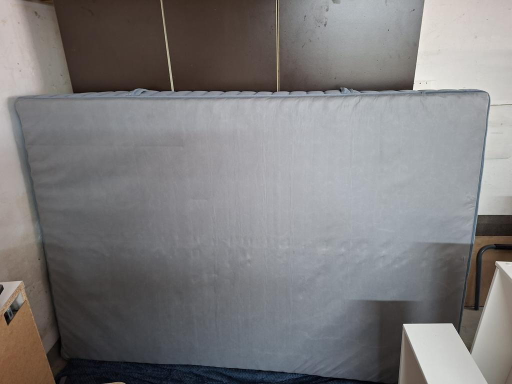 IKEA matras met bijbehorende dekens en lakens., Huis en Inrichting, Ophalen, Tweepersoons, 140 cm, Zo goed als nieuw