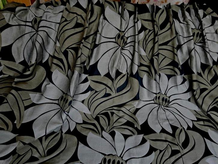 2 Mooie gordijnen van 246 cm hoog en elk 115 cm breed, Huis en Inrichting, Stoffering | Gordijnen en Lamellen, Zo goed als nieuw