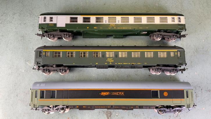 LIMA ho 3 stuks rijruigen SNCF , o.a. Cinema rijtuig, Hobby en Vrije tijd, Modeltreinen | H0, Zo goed als nieuw, Wagon, Gelijkstroom