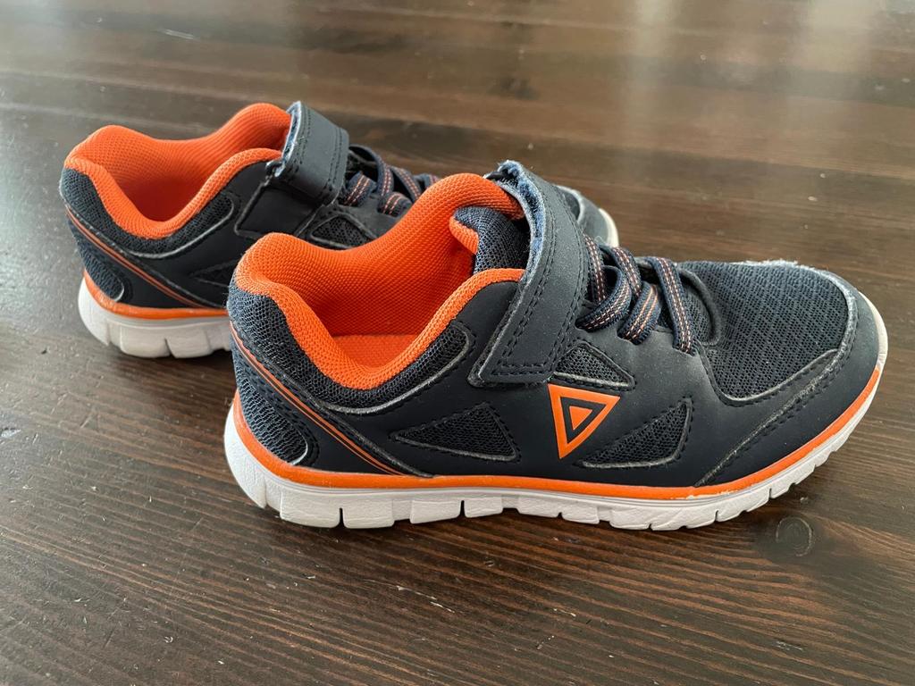 Osaga sport / gym schoenen maat 31, Kinderen en Baby's, Kinderkleding | Schoenen en Sokken, Ophalen, Gebruikt, Jongen of Meisje