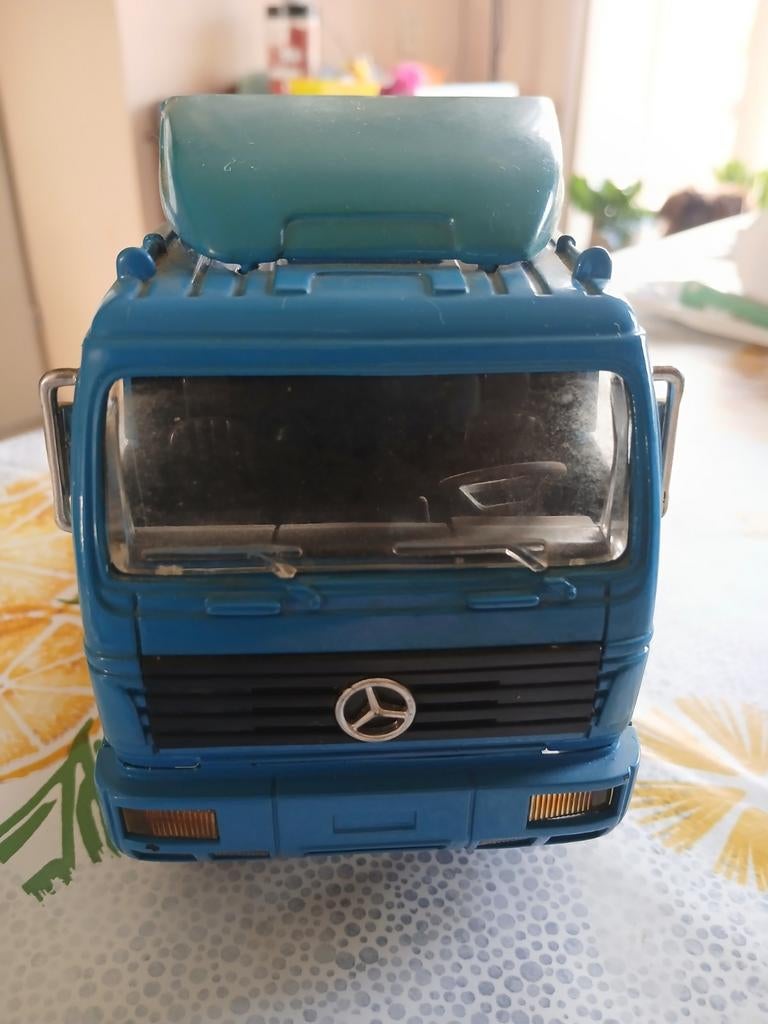 Mercedes-Benz 1853 model vrachtwagen, Hobby en Vrije tijd, Modelauto's | 1:18, Ophalen of Verzenden