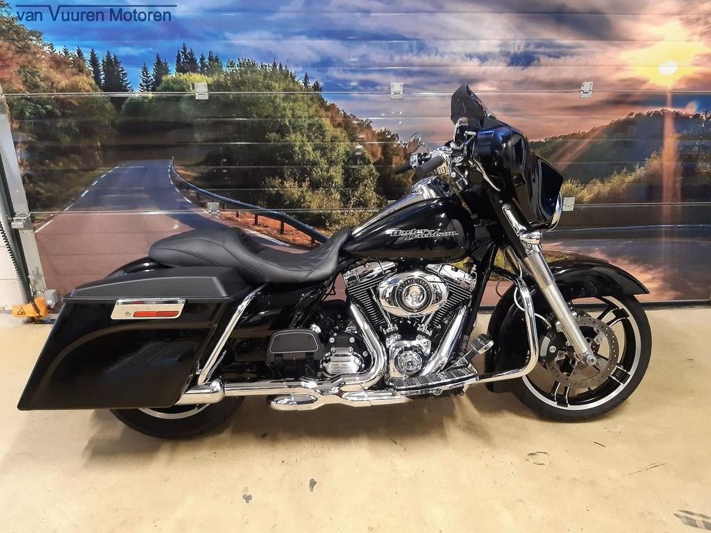 HARLEY-DAVIDSON FLHX STREET GLIDE LOOK FLHTC '13 46.732KM, 2 cilinders, 1690 cc, HARLEY-DAVIDSON, Motorrijbewijs A