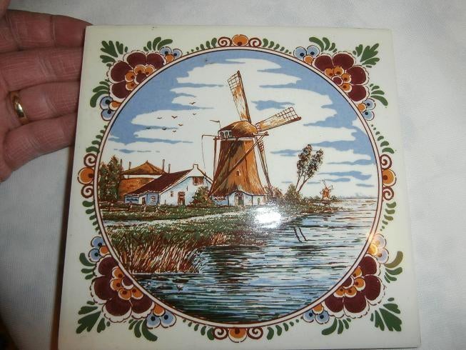 Tegel, Gekleurd met molen voor huisje, Antiek en Kunst, Ophalen of Verzenden