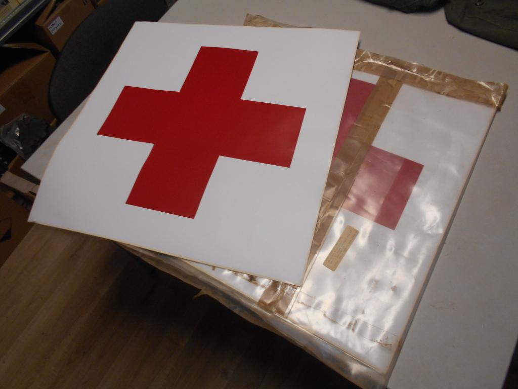 Sticker rood kruis Daf YA 126 WEP ambulance NOS, Verzamelen, Militaria | Algemeen, Ophalen of Verzenden, Landmacht, Nederland