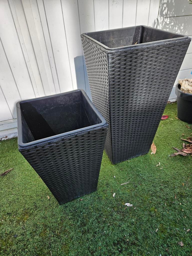 8 jysk blommor zwarte wicker bloembakken, Tuin en Terras, Bloembakken en Plantenbakken, Ophalen, Gebruikt, Kunststof