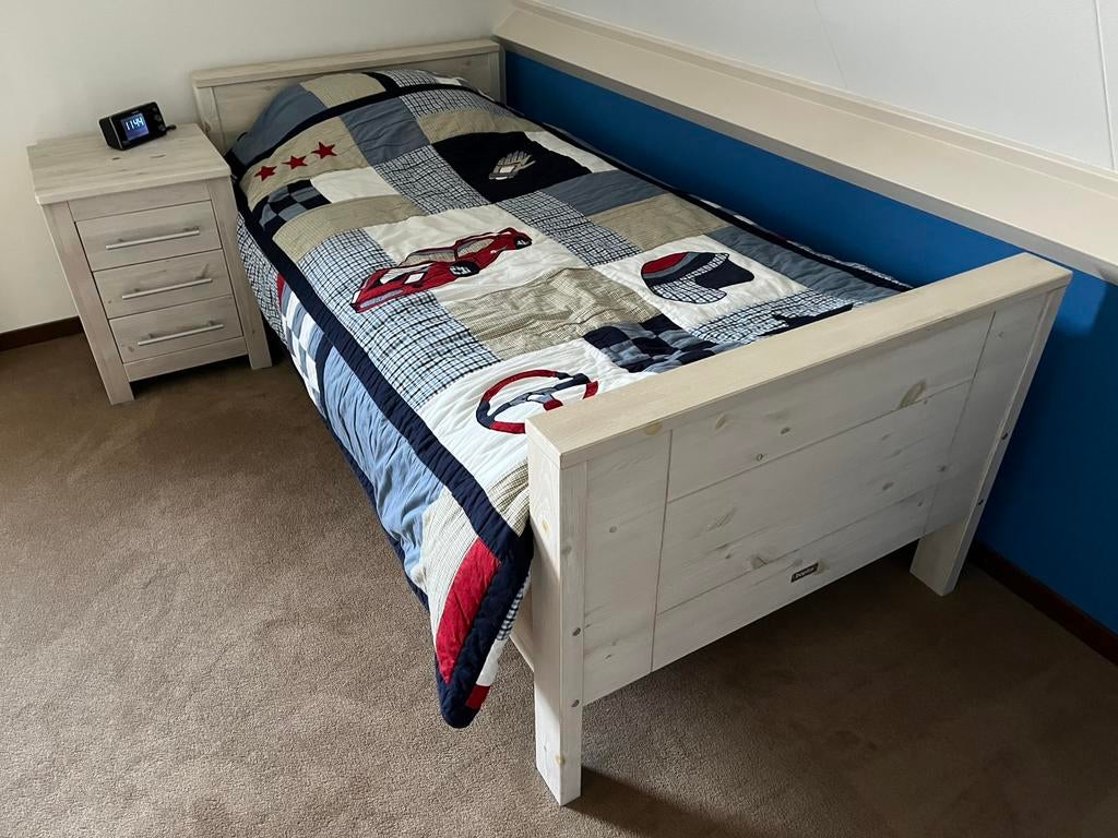 Kinderkamer Bopita, bed, nachtkastje, bureau en kledingkast, Ophalen, Zo goed als nieuw, Eenpersoons
