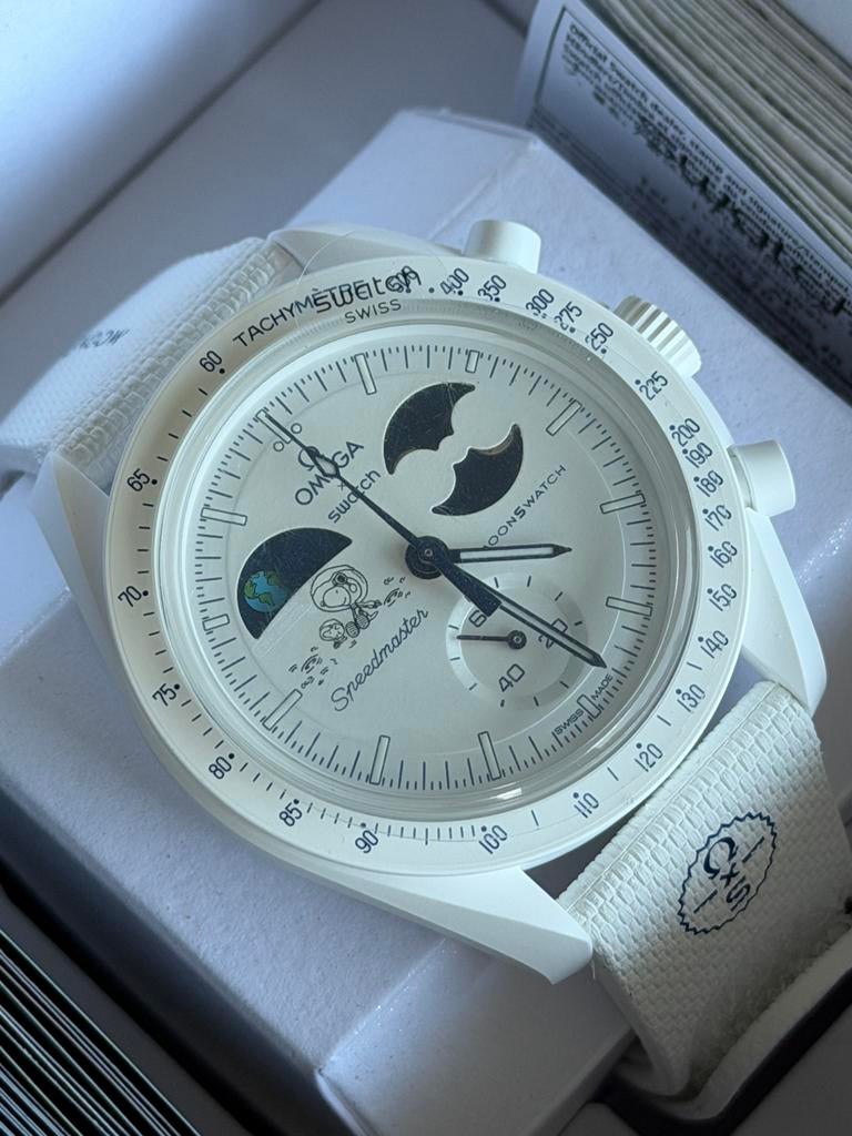 MoonSwatch Mission to Earthphase Moonshine Gold – Cold Moon, Ophalen of Verzenden, Nieuw, Wit