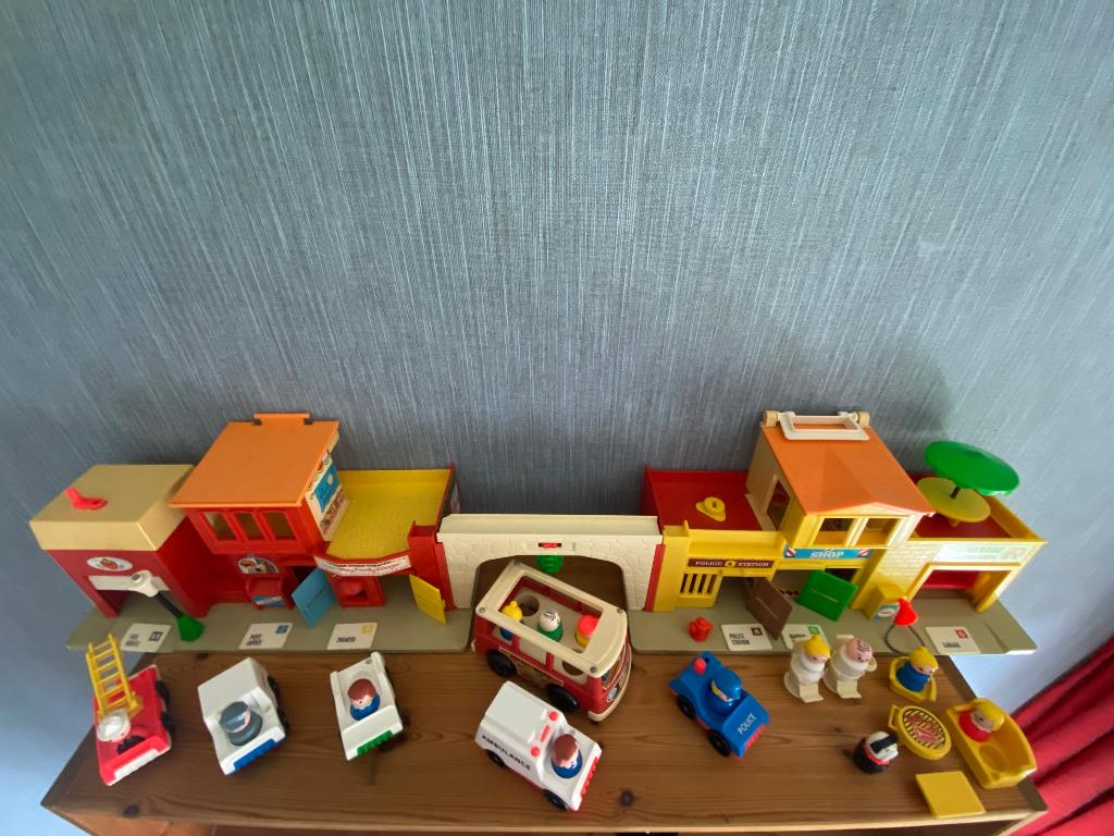 Vintage 1973 Fisher Price Little People Village Playset, Kinderen en Baby's, Speelgoed | Fisher-Price, Ophalen of Verzenden, Zo goed als nieuw