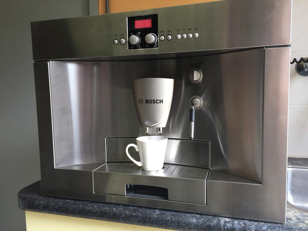 Bosch TKN68E751 Inbouw Koffiemachine, Witgoed en Apparatuur, Koffiezetapparaten, Ophalen, 4 tot 10 kopjes, Afneembaar waterreservoir
