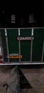 veekar, 2 of 3 paarden of pony's