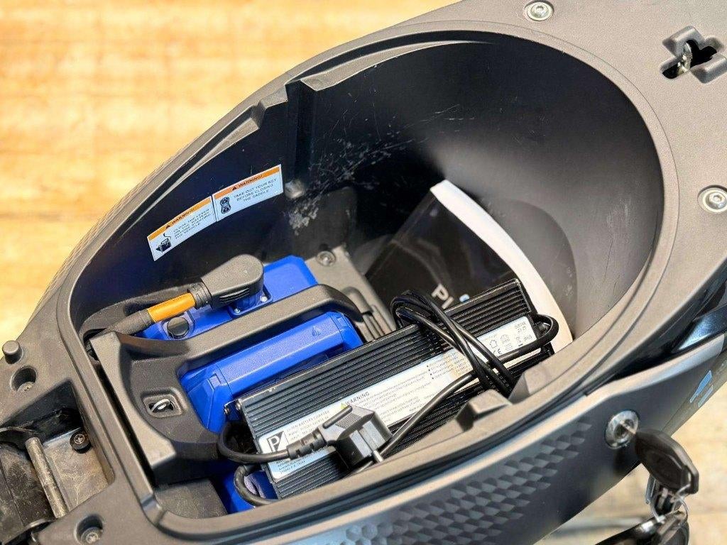 piaggio 1 one 45km brom forever grey elektrische scooter, 10 cc, Overige modellen, Ophalen of Verzenden, Zo goed als nieuw