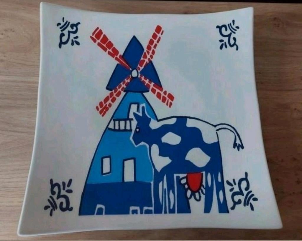 🐄SCHOONHOVEN  NIEUW HOLLANDS BLAUW MET EEN 🌹 ROOD BORD, Huis en Inrichting, Verzenden, Keramiek, Zo goed als nieuw, Bord(en)