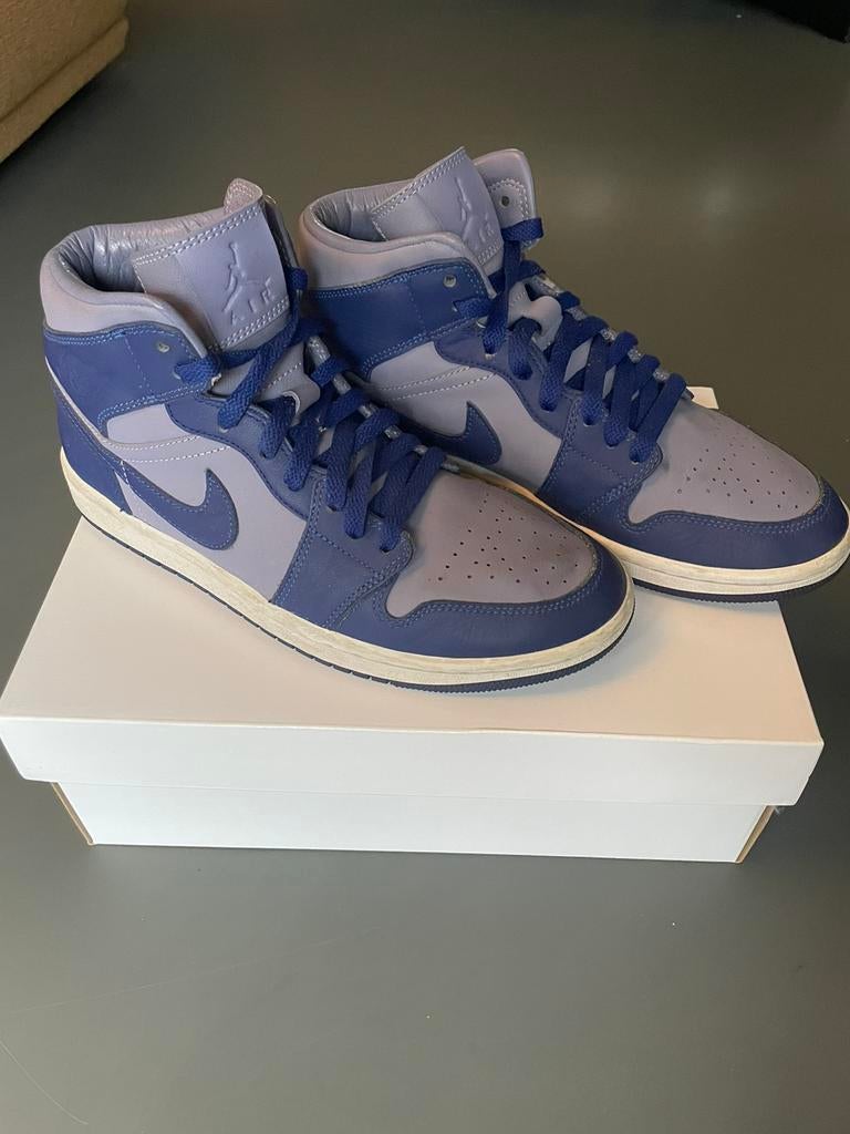 Air Jordan 1 mid SE purple-royal blue, Blauw, Ophalen of Verzenden, Sneakers of Gympen, Zo goed als nieuw
