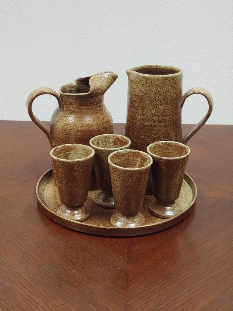 Drinkset Grès steengoed Digoin–2x karaf, 4x beker en plateau, Overige typen, Ophalen of Verzenden, Zo goed als nieuw, Overige stijlen