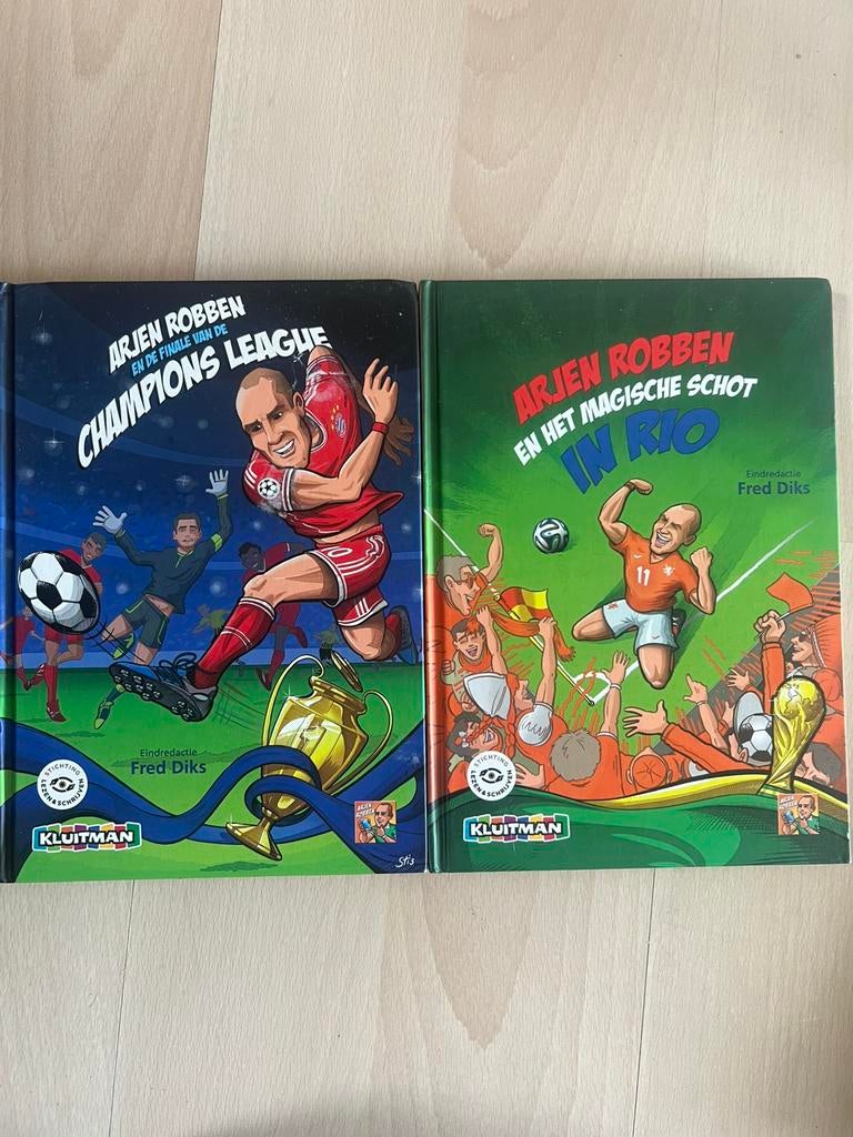 2 voetbalboeken arjen robben, Ophalen of Verzenden, Zo goed als nieuw