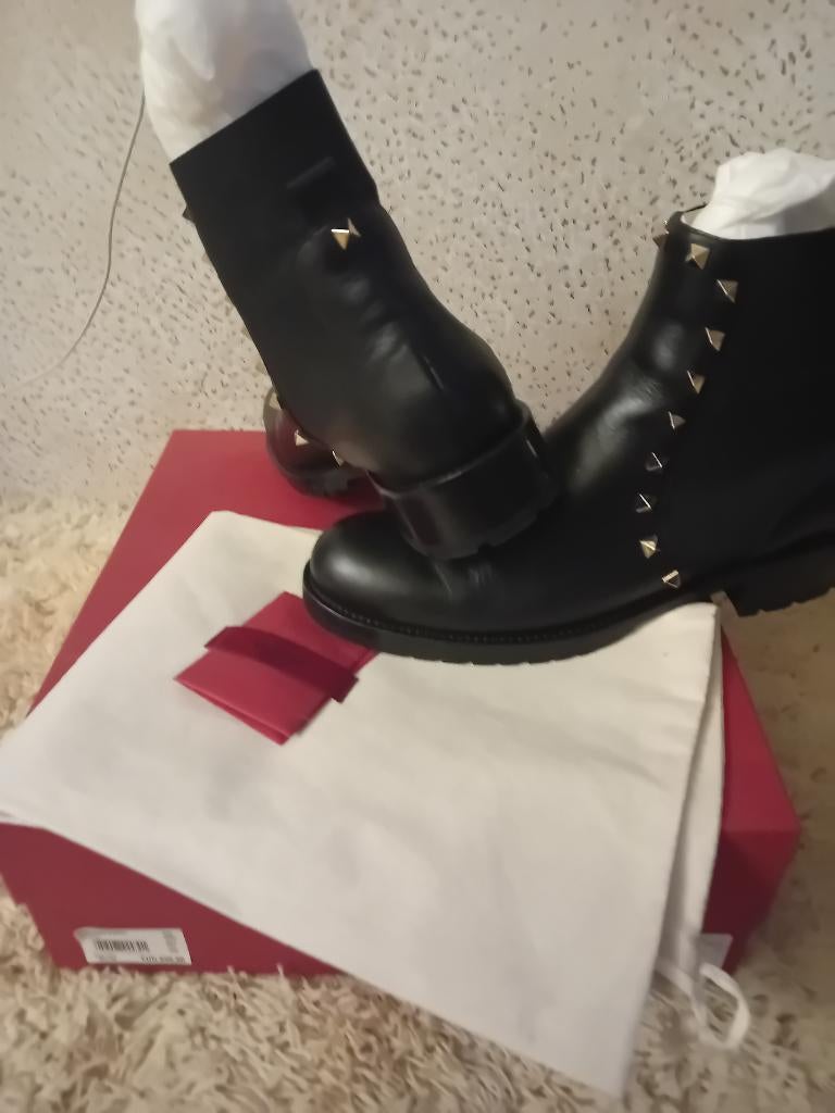 Valentino Garavani rockstud lage laarsjes maat 38.5, Verzenden, Zwart, Lage of Enkellaarzen, Zo goed als nieuw