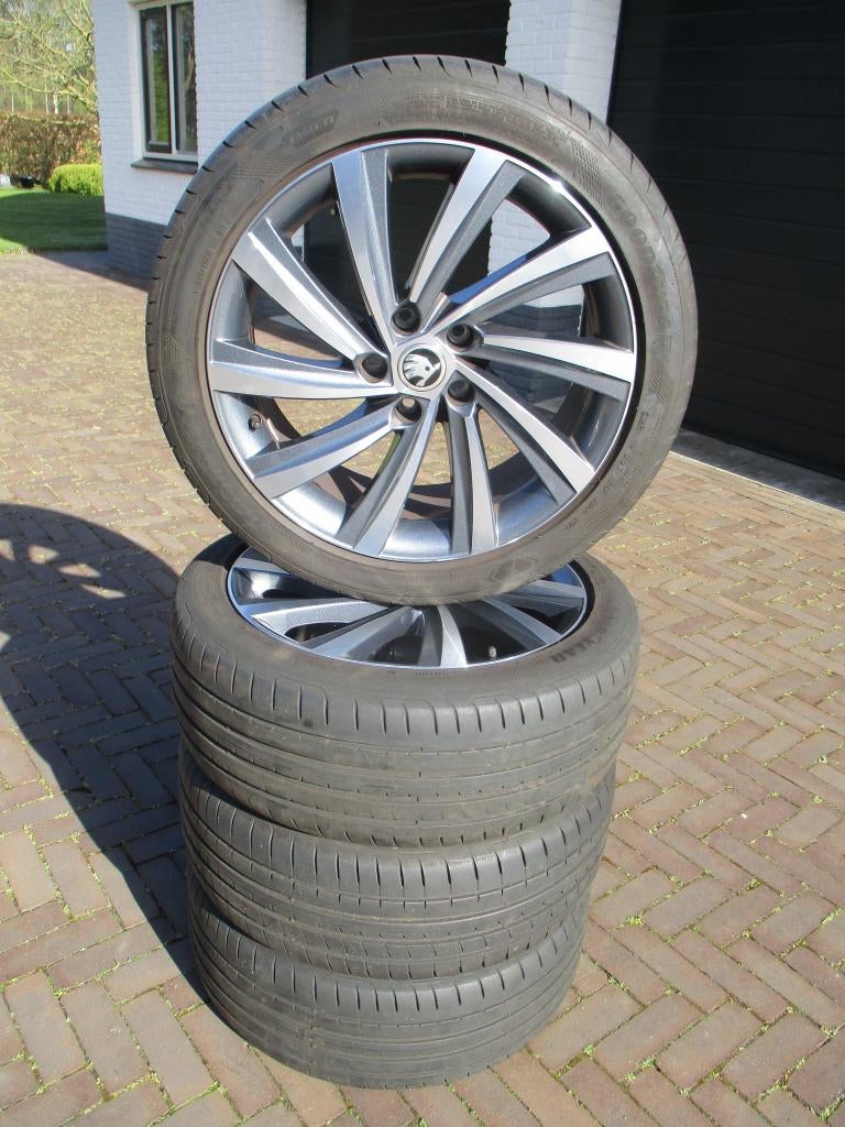 Orig. Skoda Octavia 18 inch velgen zomer IZGST Perseus, Auto-onderdelen, Banden en Velgen, Ophalen, 18 inch, Gebruikt, Banden en Velgen