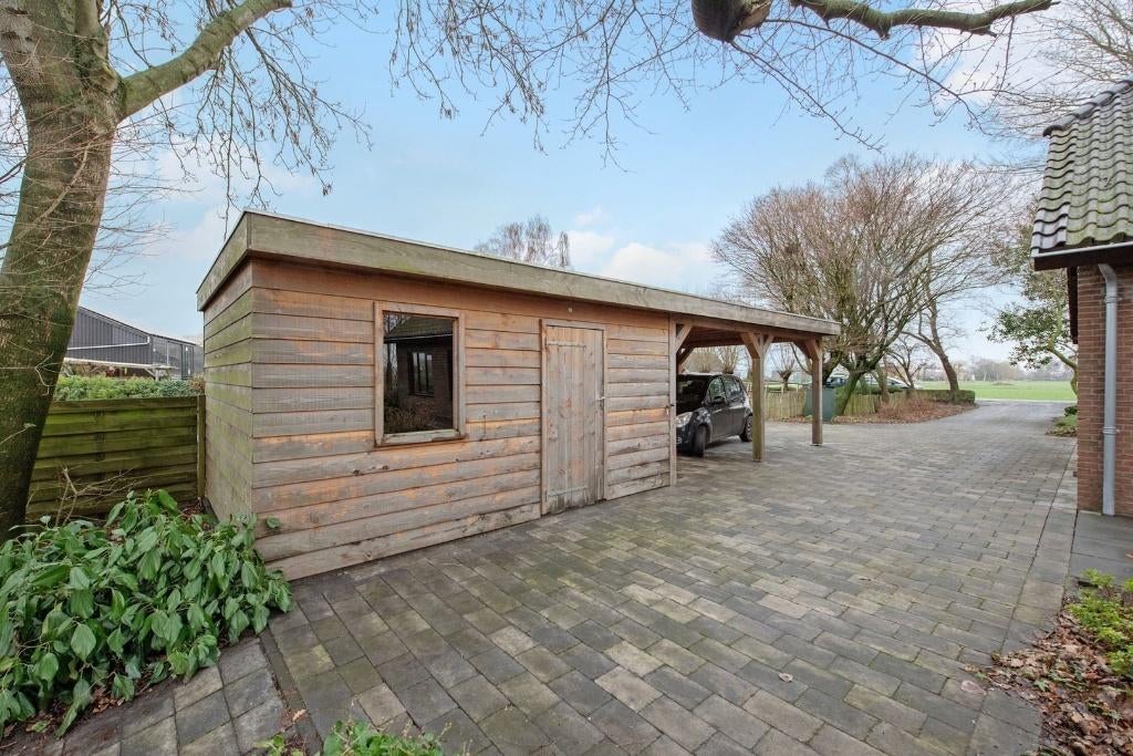 Schuur met carport 10,5 x 4m, Ophalen, Gebruikt, Schuur, 1 raam