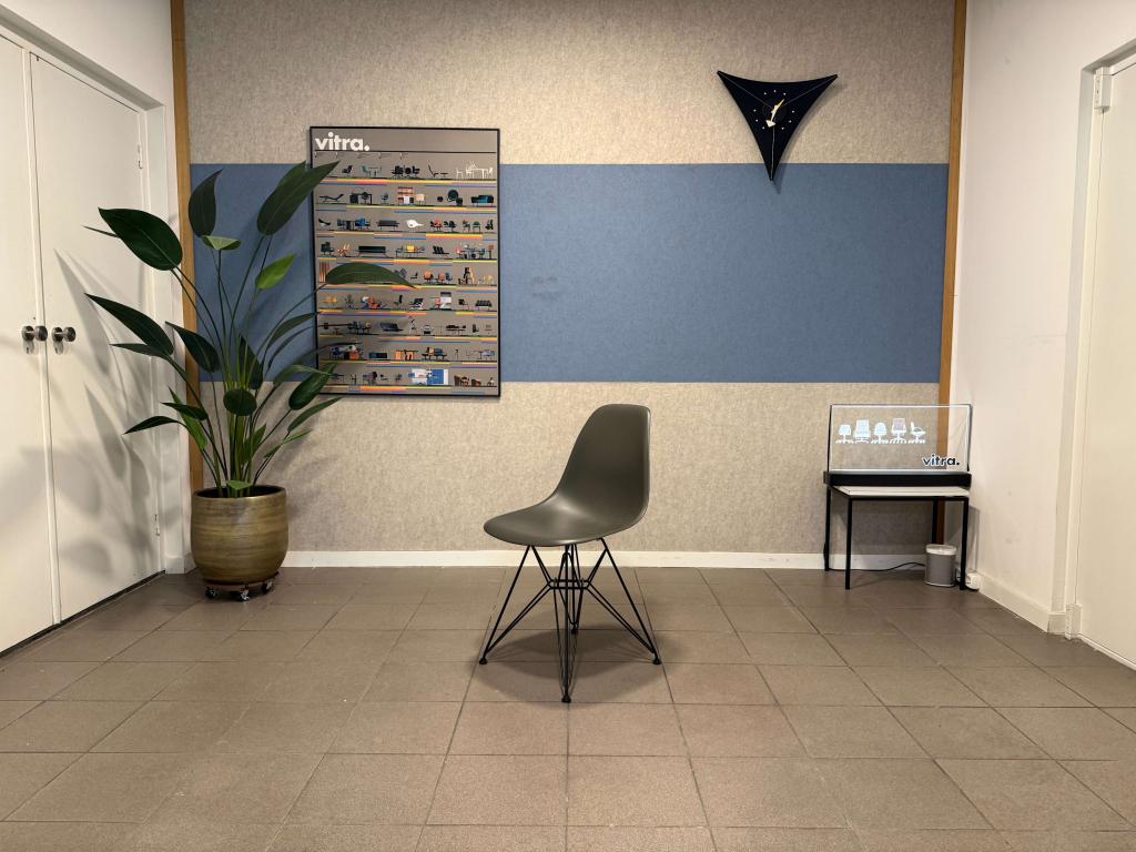 Vitra | Eames | DSR | Basalt & Zwart | 4x, Vitra, Gebruikt, Vitra Artifort Cassina Fritz Hansen Eames Gispen Pastoe Hay, Ophalen of Verzenden