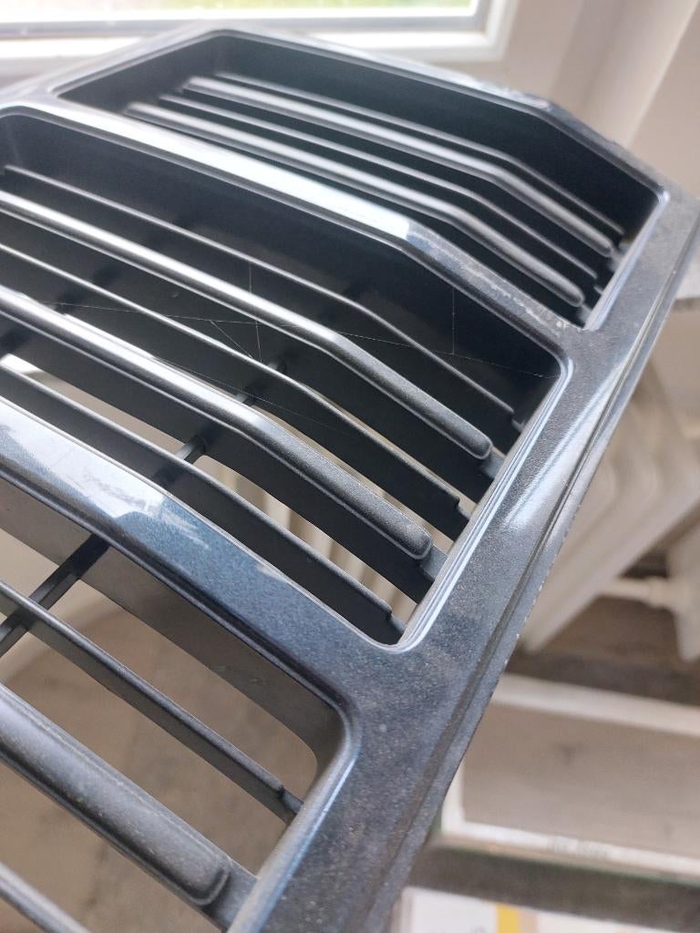 Originele grille van een Jeep Cherokee XJ tot bouwjaar 1994, Auto-onderdelen, Ophalen of Verzenden, Gebruikt, Jeep, Spatbord